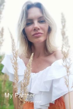 Dating Service to Meet Sexy Belarusian Lady Elena from Grodno, Belarus