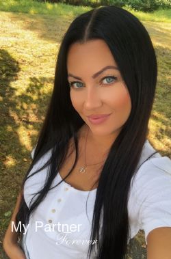 Dating Service to Meet Single Ukrainian Lady Valeriya from Kiev, Ukraine