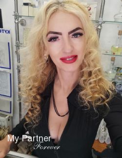 Dating Service to Meet Stunning Ukrainian Girl Vladislava from Odessa, Ukraine