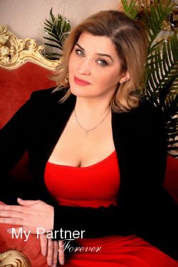 Dating Service to Meet Stunning Ukrainian Woman Oksana from Kharkov, Ukraine