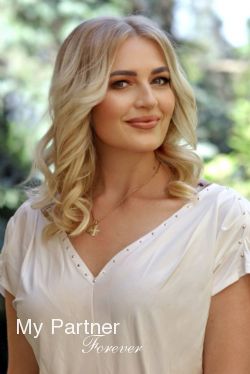 Dating Site to Meet Charming Ukrainian Girl Elena from Kharkov, Ukraine