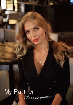 Dating Site to Meet Charming Ukrainian Woman Yuliya from Rovno, Ukraine