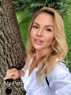 Dating Site to Meet Stunning Ukrainian Lady Nataliya from Kiev, Ukraine