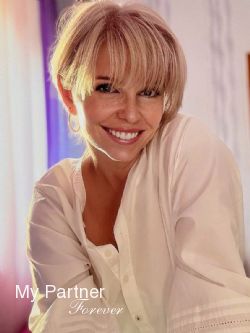 Dating with Beautiful Ukrainian Girl Elena from Dniepropetrovsk, Ukraine