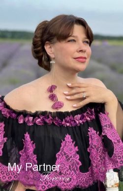 Dating with Beautiful Ukrainian Girl Elena from Vinnitsa, Ukraine