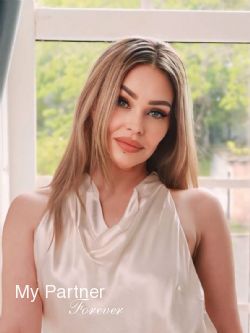 Dating with Charming Ukrainian Girl Anna from Kiev, Ukraine