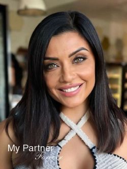 Dating with Gorgeous Ukrainian Girl Elena from Kharkov, Ukraine