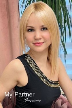 Dating with Stunning Ukrainian Lady Anna from Poltava, Ukraine