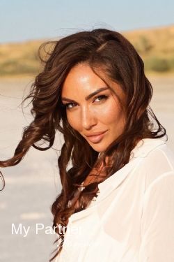 Datingsite to Meet Gorgeous Ukrainian Girl Darina from Odessa, Ukraine