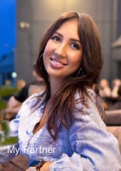 Datingsite to Meet Pretty Ukrainian Girl Elena from Krivoj Rog, Ukraine