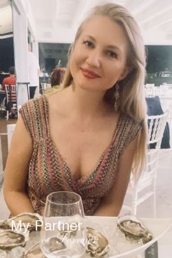 Marriage Agency Service to Meet Elena from Minsk, Belarus