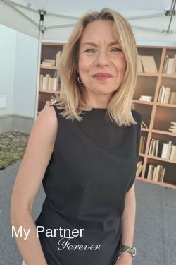 Marriage Agency Service to Meet Yuliana from Minsk, Belarus