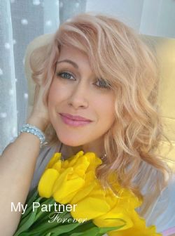 Online Dating with Charming Ukrainian Girl Kseniya from Kiev, Ukraine