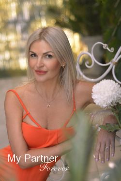 Online Dating with Sexy Ukrainian Woman Svetlana from Dniepropetrovsk, Ukraine