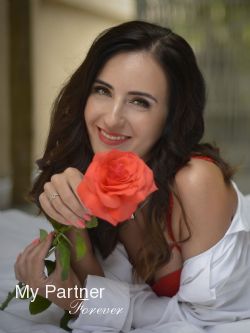 Online Dating with Stunning Ukrainian Girl Svetlana from Kharkov, Ukraine