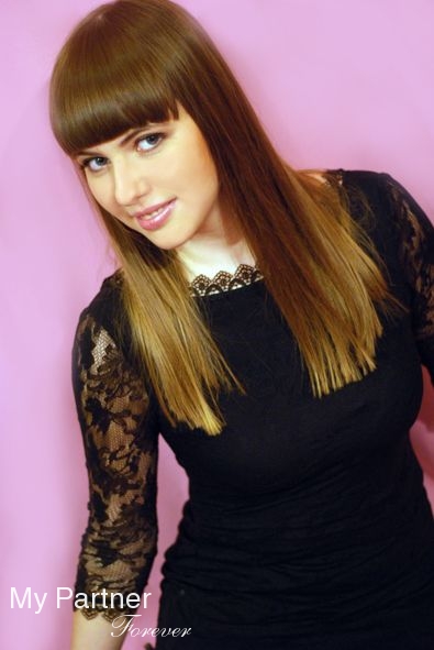 Dating Service to Meet Charming Ukrainian Girl Yuliya from Melitopol, Ukraine