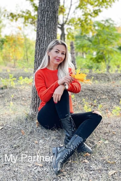 Dating Service to Meet Beautiful Ukrainian Girl Lyudmila from Nikolaev, Ukraine