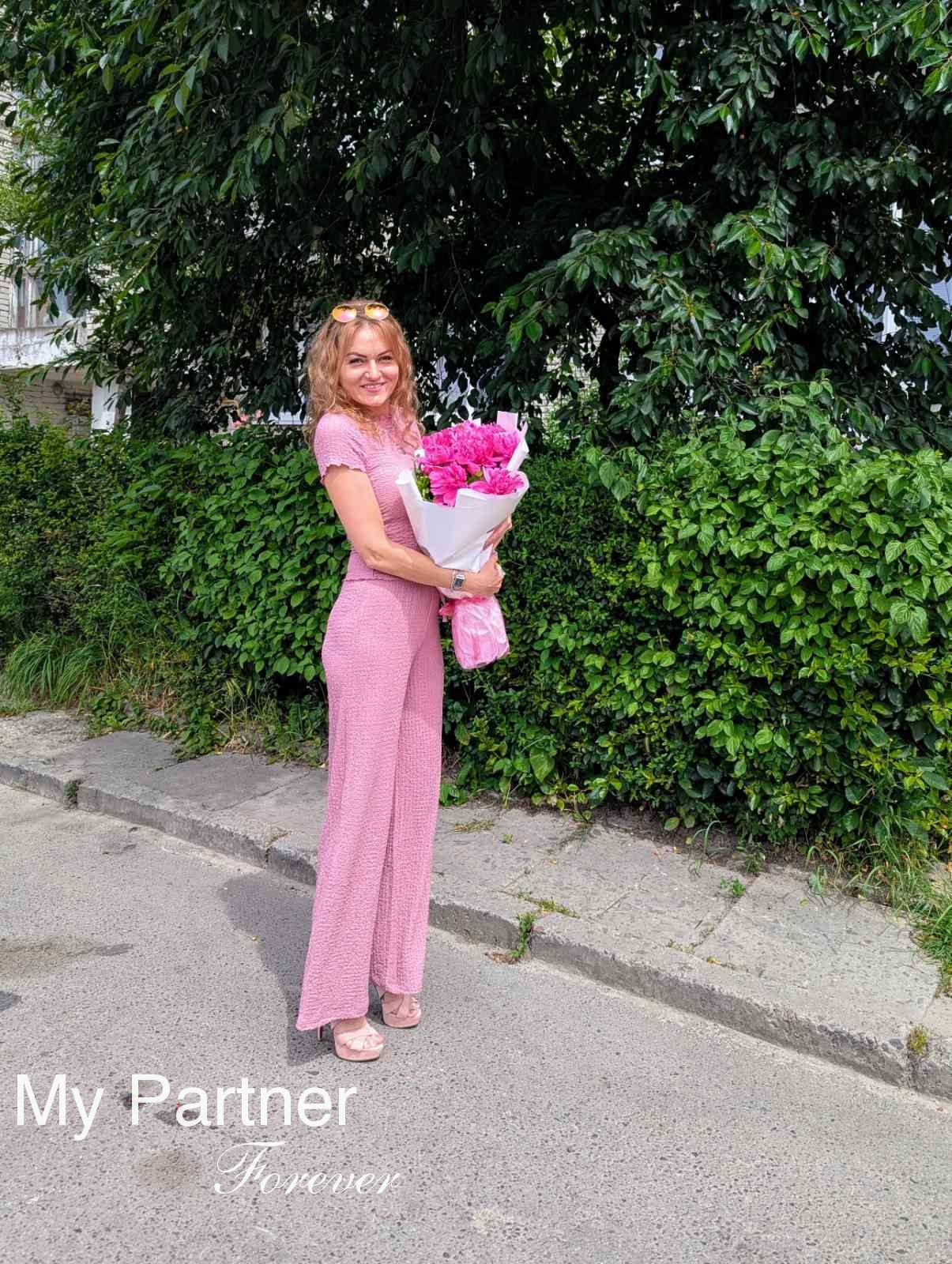 Dating Service to Meet Beautiful Ukrainian Woman Nataliya from Lvov, Ukraine