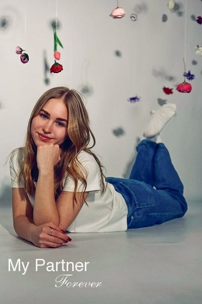 Dating Service to Meet Charming Ukrainian Lady Aleksandra from Dniepropetrovsk, Ukraine