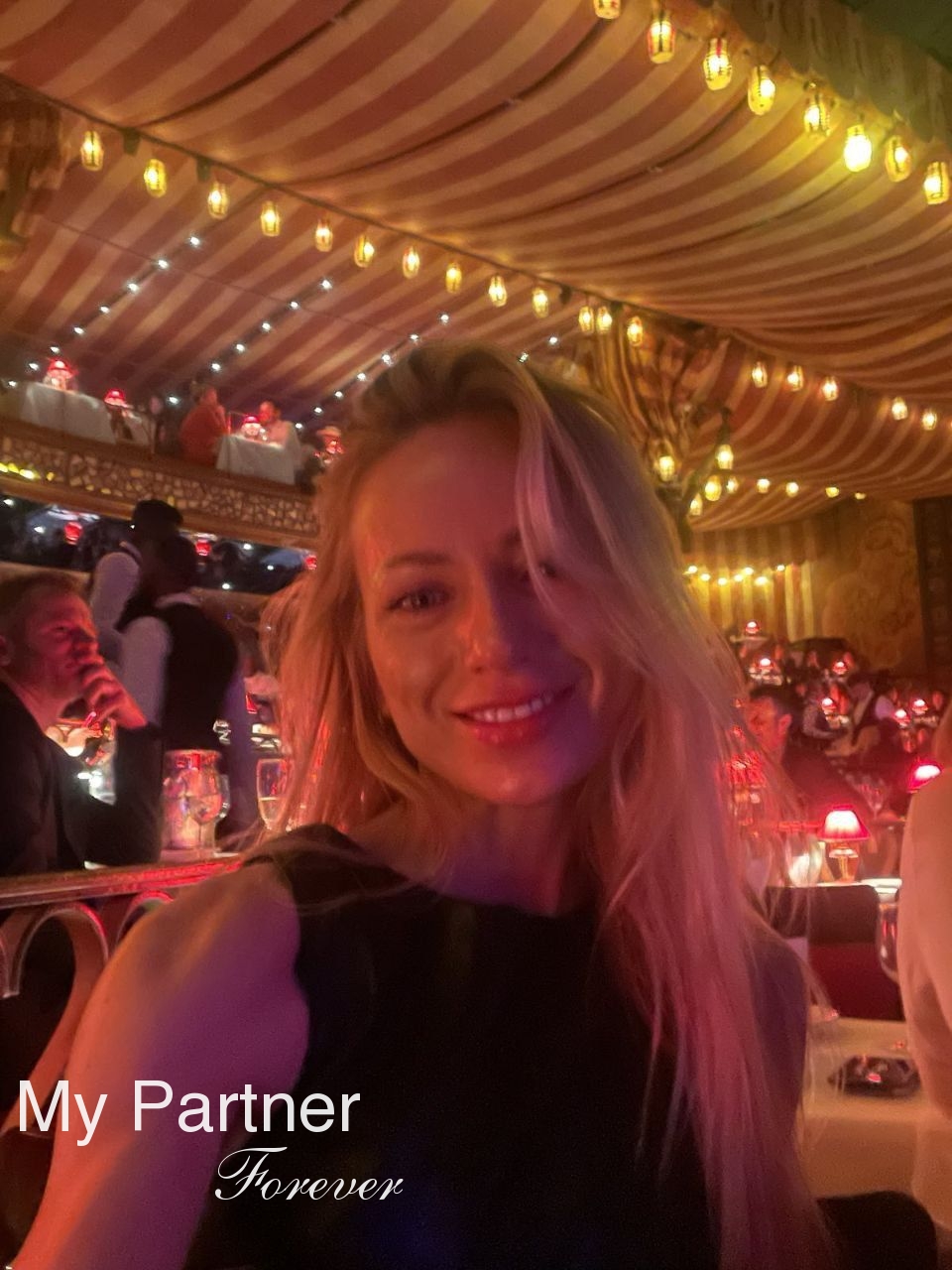 Dating Service to Meet Charming Ukrainian Woman Elena from Kiev, Ukraine
