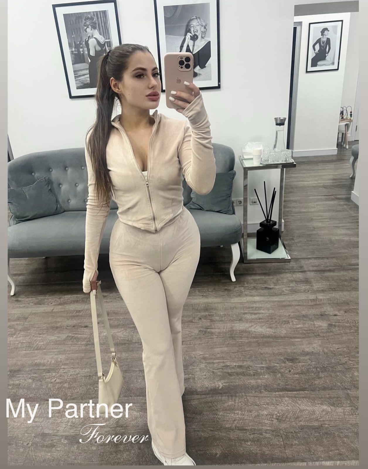 Dating Service to Meet Charming Ukrainian Woman Oksana from Lvov, Ukraine