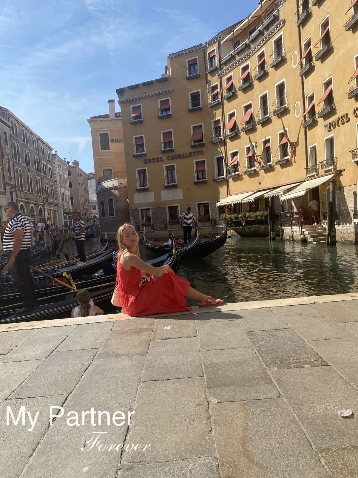 Dating Service to Meet Elena from Kiev, Ukraine