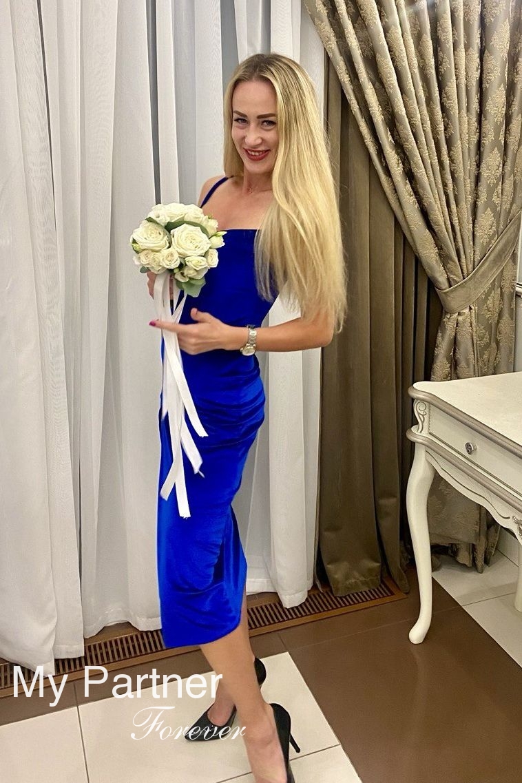 Dating Service to Meet Gorgeous Belarusian Woman Lyudmila from Minsk, Belarus