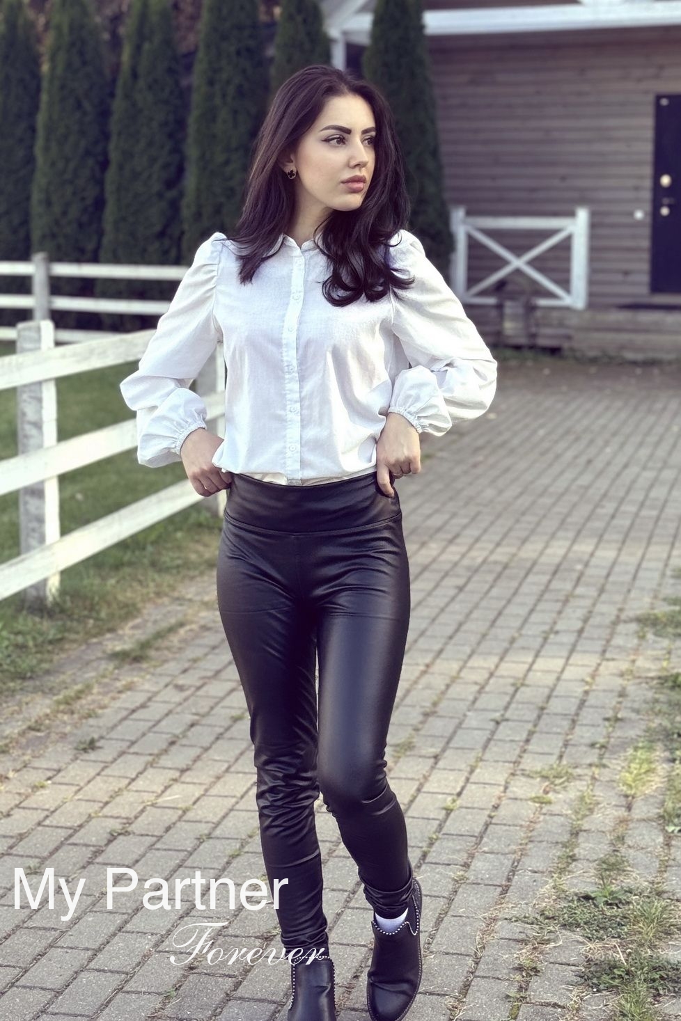 Dating Service to Meet Pretty Belarusian Woman Anastasiya from Minsk, Belarus