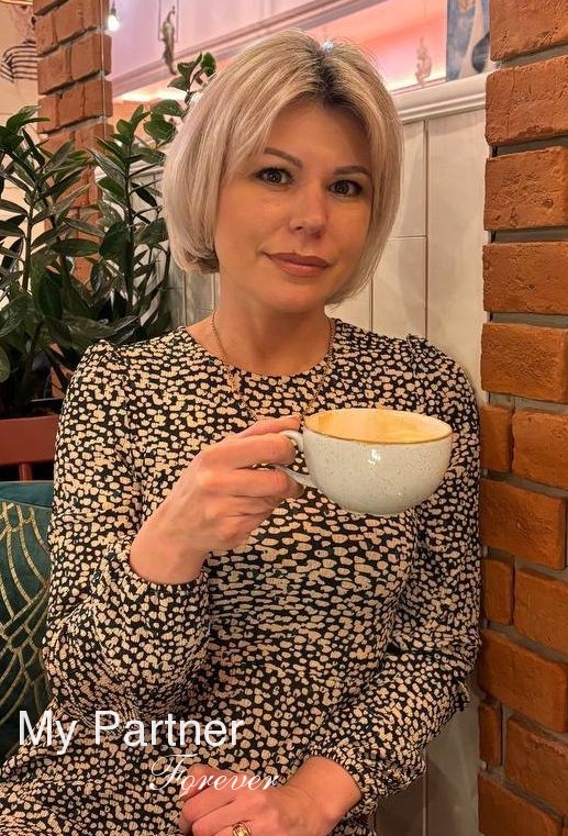 Dating Service to Meet Pretty Ukrainian Woman Oksana from Poltava, Ukraine