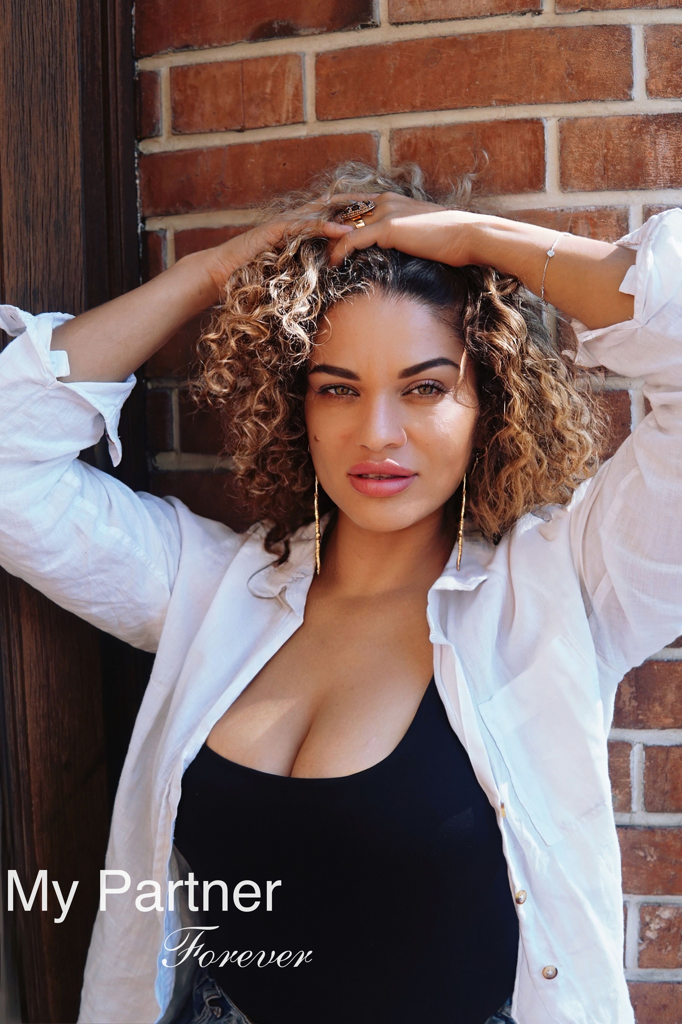 Dating Service to Meet Sexy Ukrainian Girl Anna from Dniepropetrovsk, Ukraine