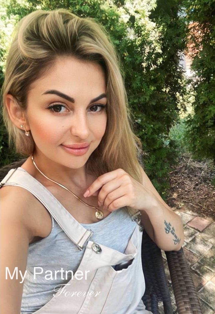 Dating Service to Meet Sexy Ukrainian Lady Mariya from Nikolaev, Ukraine