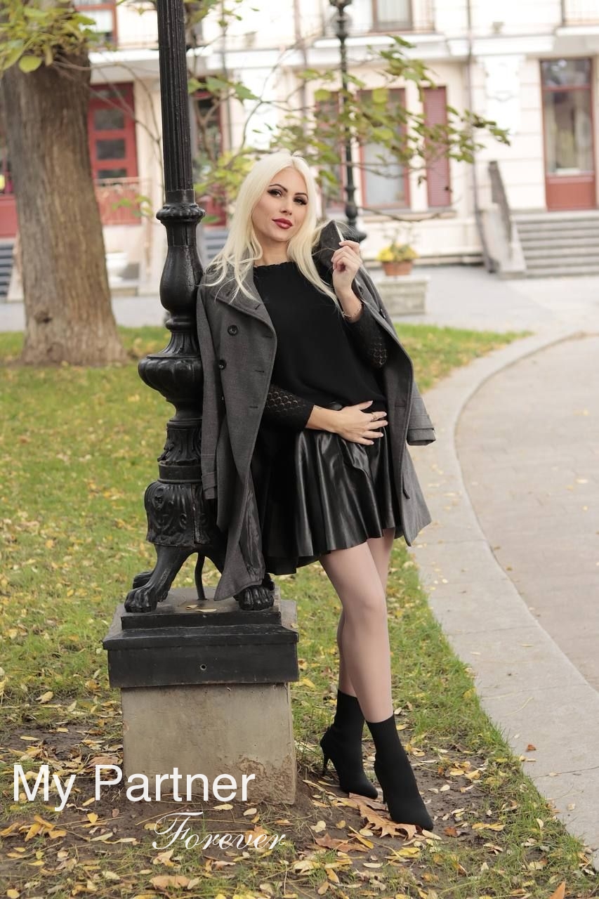 Dating Service to Meet Sexy Ukrainian Woman Darya from Odessa, Ukraine