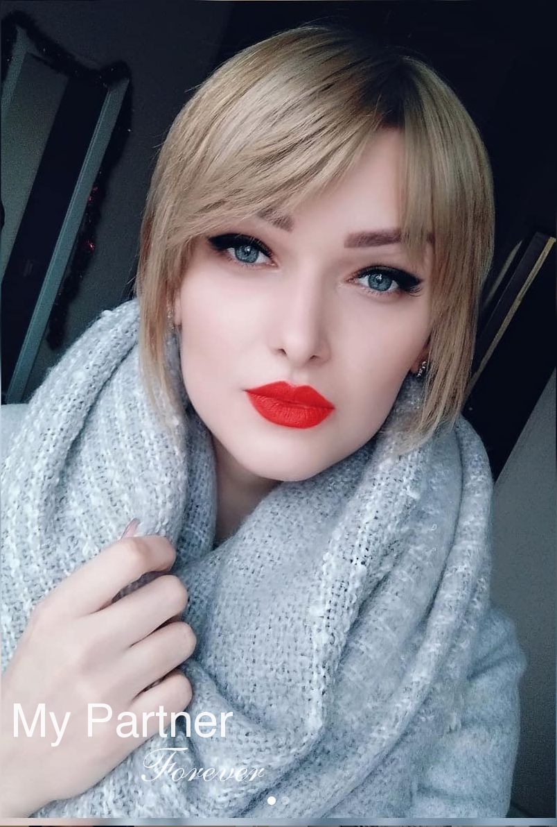 Dating Service to Meet Sexy Ukrainian Woman Elena from Kiev, Ukraine