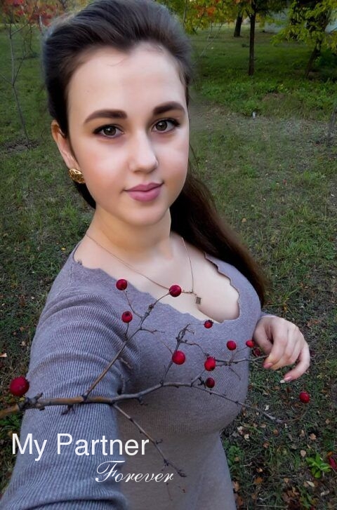 Dating Service to Meet Single Ukrainian Woman Olga from Kharkov, Ukraine