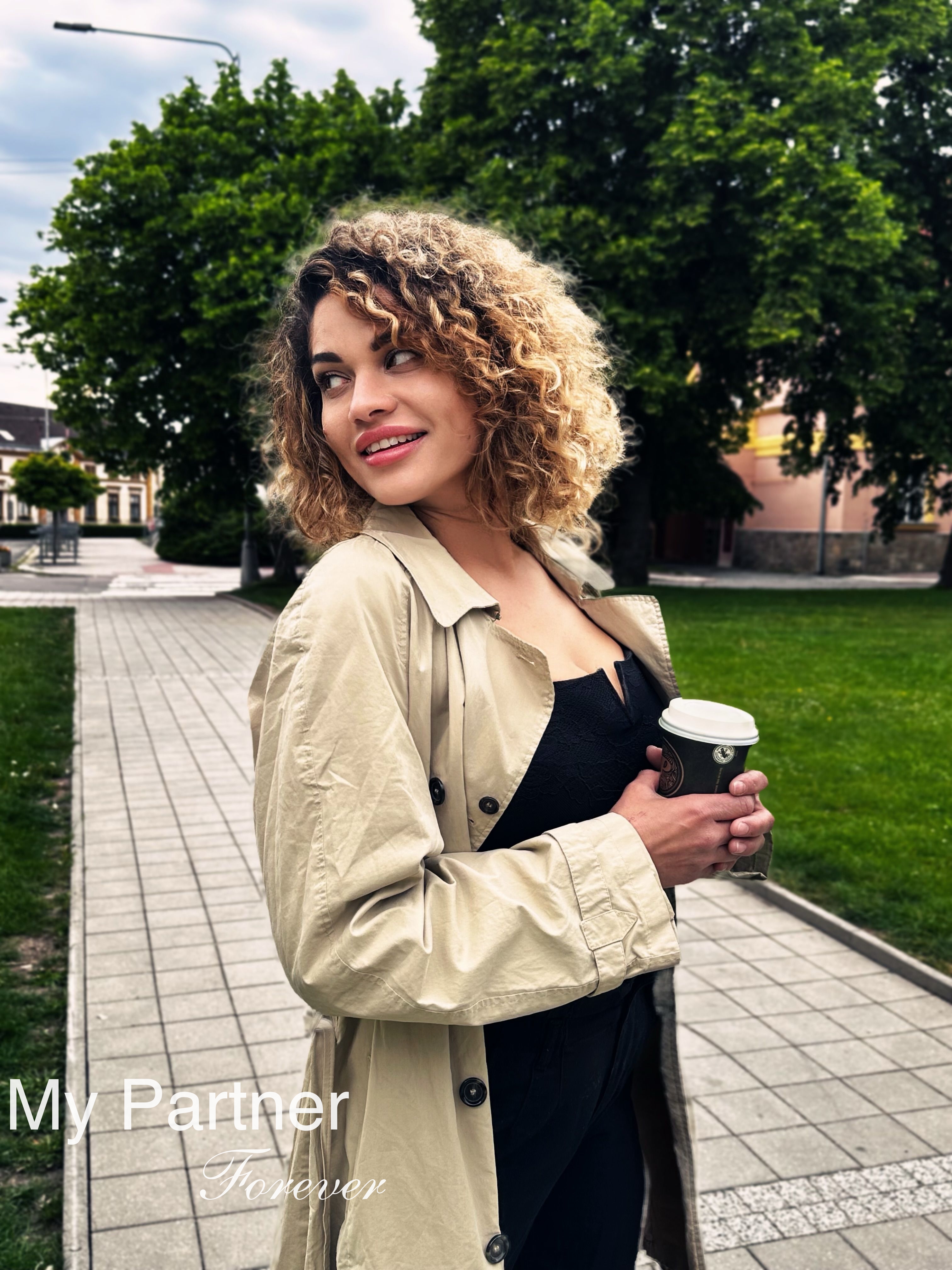 Dating Service to Meet Stunning Ukrainian Girl Anna from Dniepropetrovsk, Ukraine