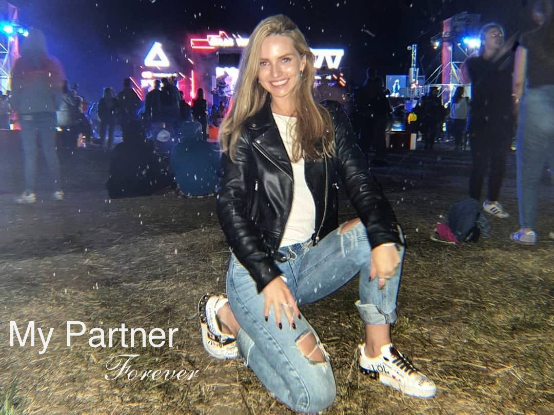 Dating Service to Meet Stunning Ukrainian Girl Vita from Kiev, Ukraine