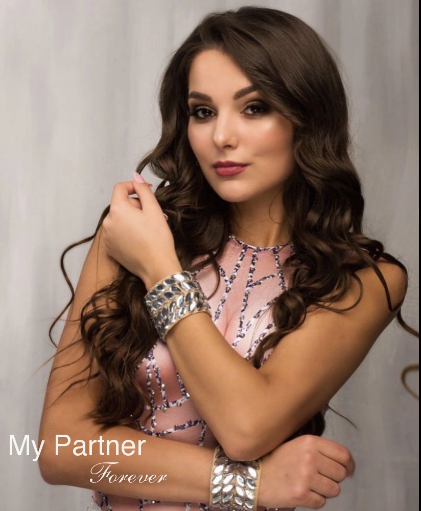 Dating Service to Meet Stunning Ukrainian Lady Aleksandra from Zaporozhye, Ukraine