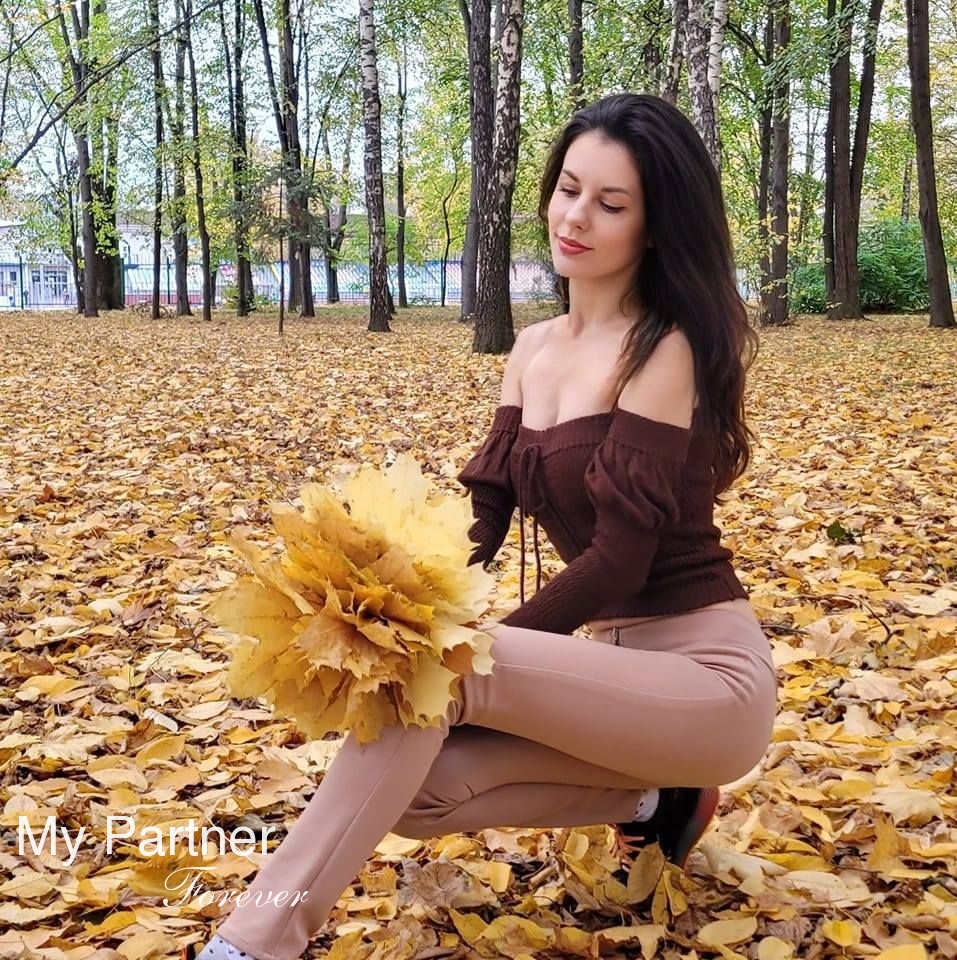 Dating Service to Meet Stunning Ukrainian Lady Marina from Vinnitsa, Ukraine