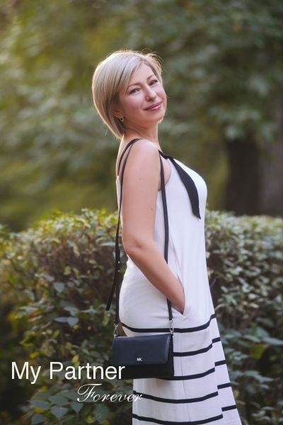 Dating Service to Meet Stunning Ukrainian Woman Alina from Zaporozhye, Ukraine