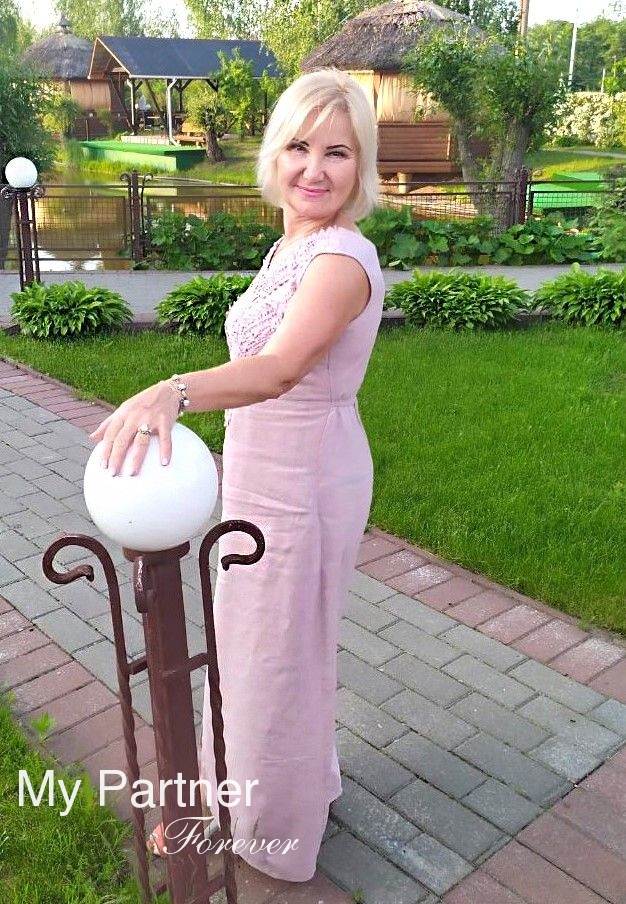 Dating Service to Meet Stunning Ukrainian Woman Lyudmila from Kiev, Ukraine