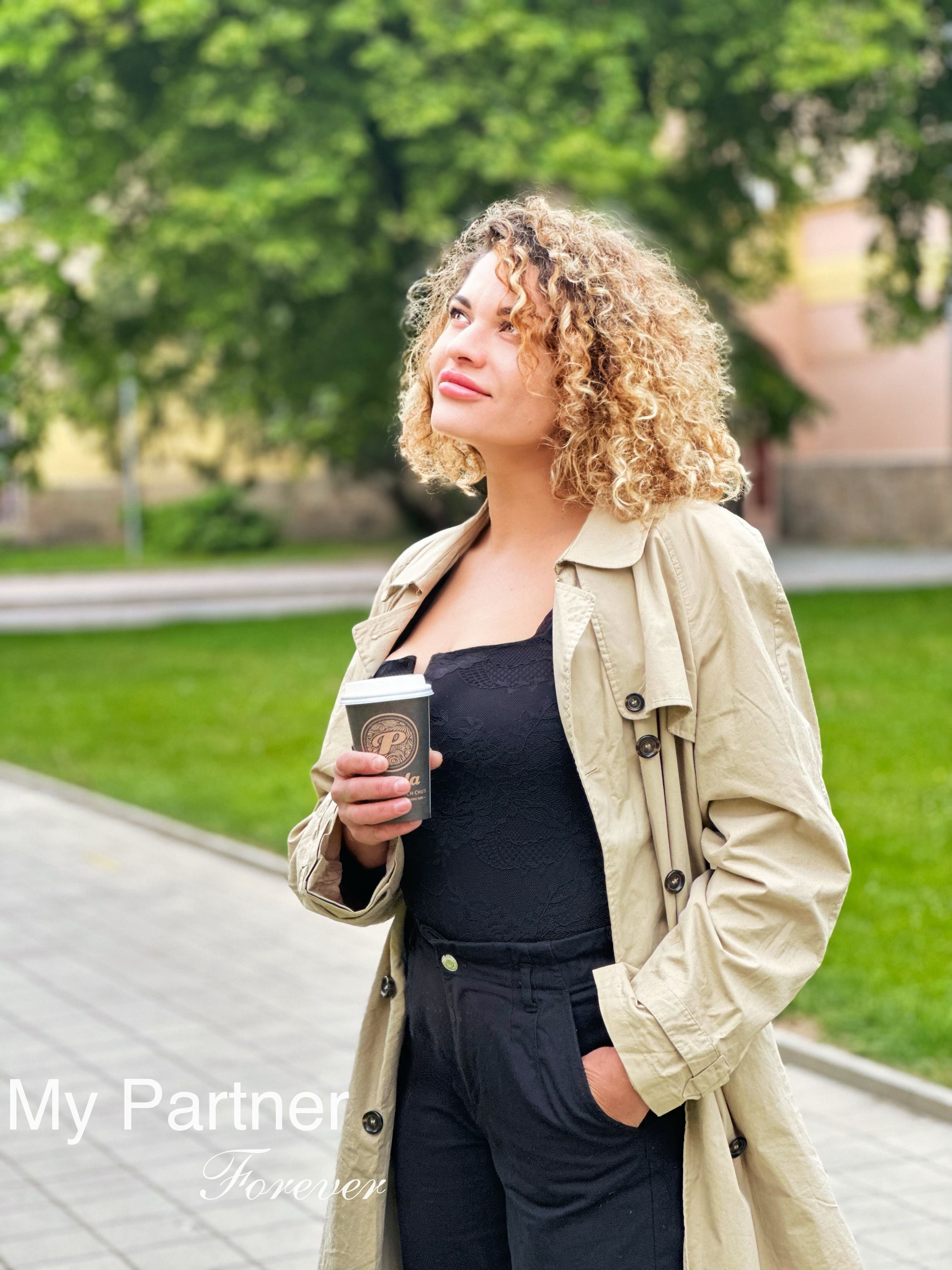 Dating Site to Meet Beautiful Ukrainian Girl Anna from Dniepropetrovsk, Ukraine