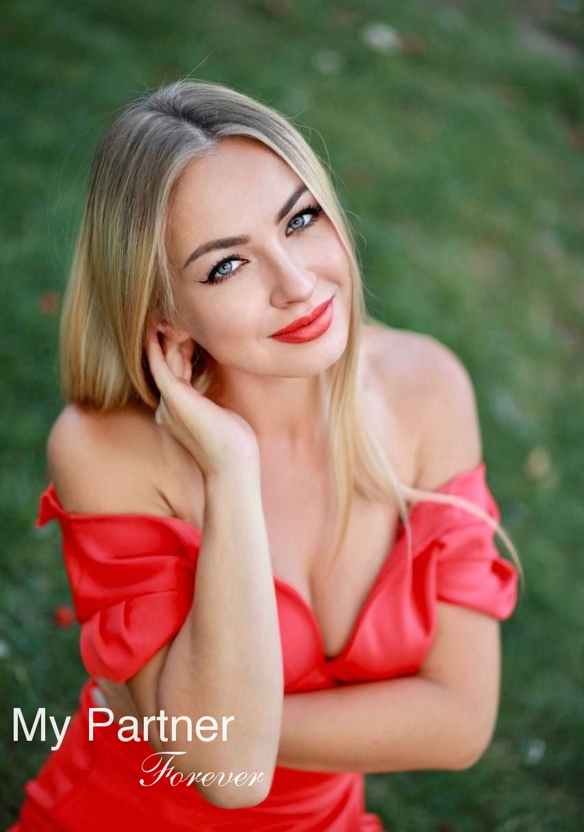 Dating Site to Meet Beautiful Ukrainian Lady Elena from Kiev, Ukraine
