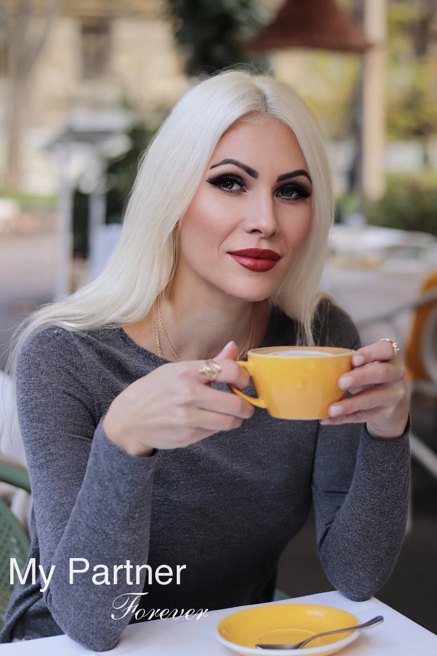 Dating Site to Meet Beautiful Ukrainian Woman Darya from Odessa, Ukraine