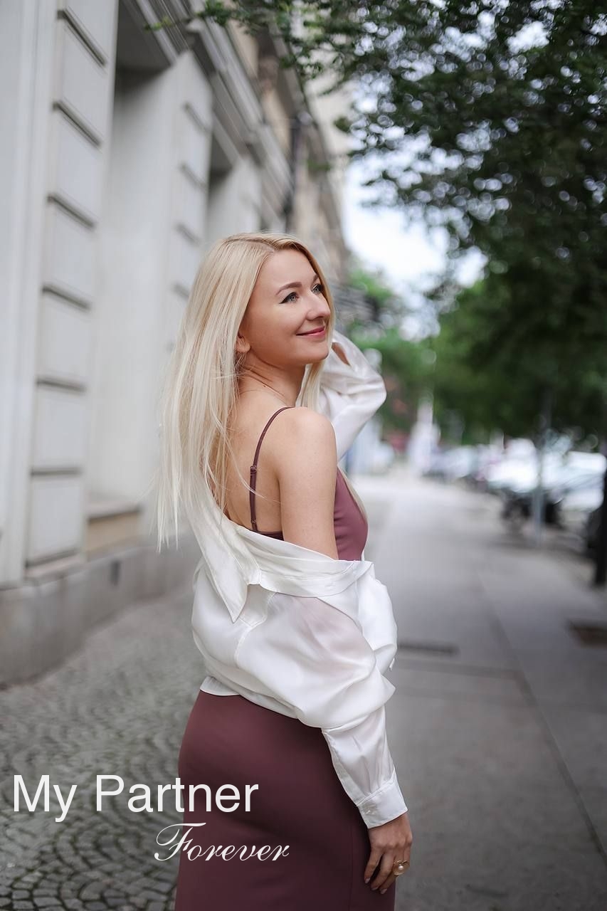 Dating Site to Meet Charming Ukrainian Girl Yanina from Kiev, Ukraine