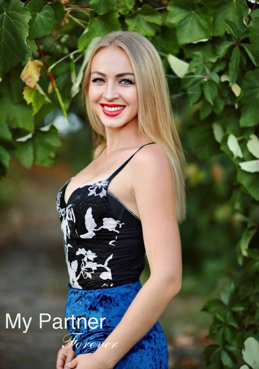 Dating Site to Meet Gorgeous Ukrainian Lady Elena from Kiev, Ukraine