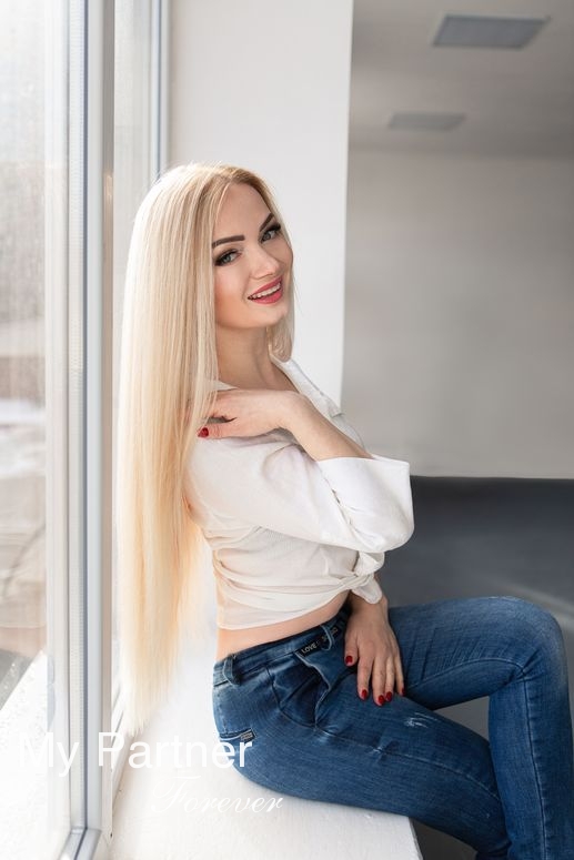 Dating Site to Meet Gorgeous Ukrainian Woman Lyubov from Poltava, Ukraine
