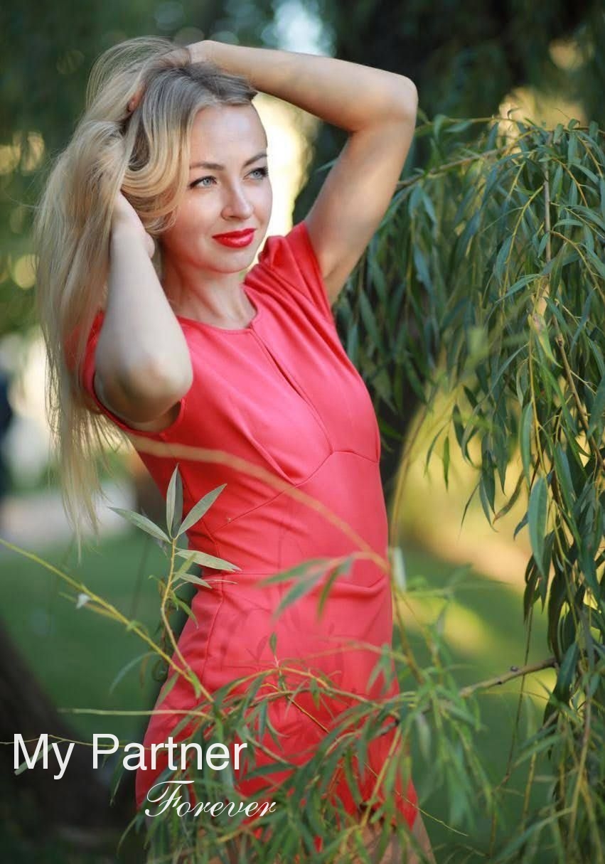 Dating Site to Meet Pretty Ukrainian Lady Elena from Kiev, Ukraine