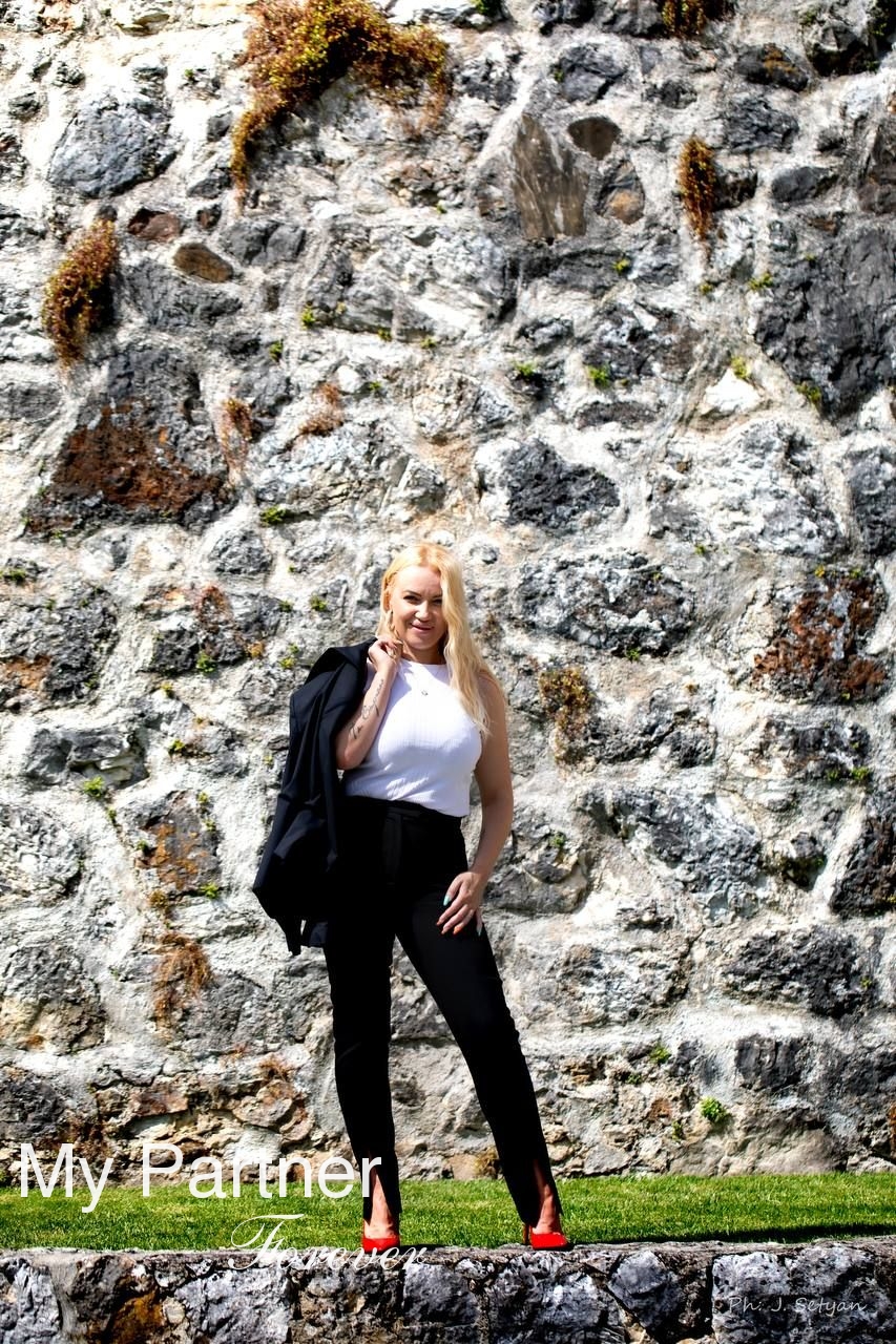 Dating Site to Meet Stunning Ukrainian Girl Yuliya from Vinnitsa, Ukraine