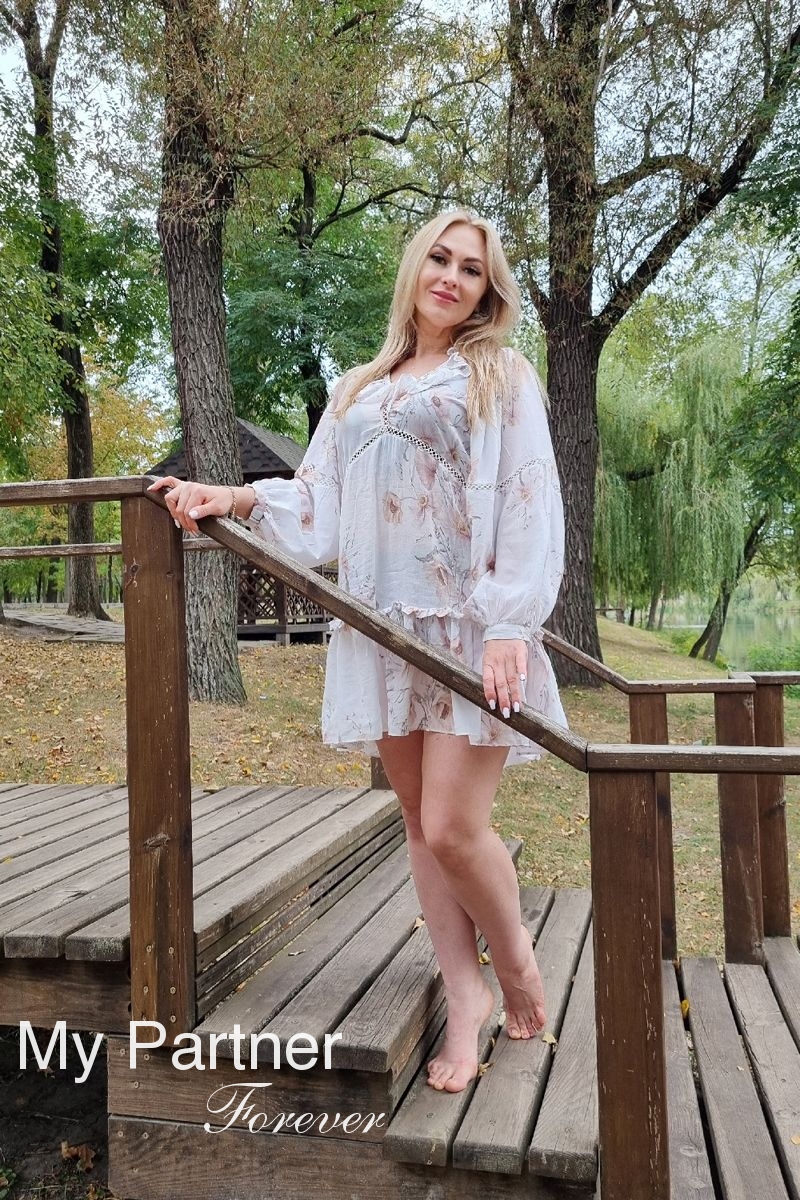 Dating Site to Meet Stunning Ukrainian Lady Antonina from Krivoj Rog, Ukraine