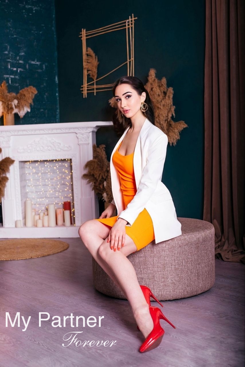 Dating with Beautiful Ukrainian Girl Elena from Kharkov, Ukraine